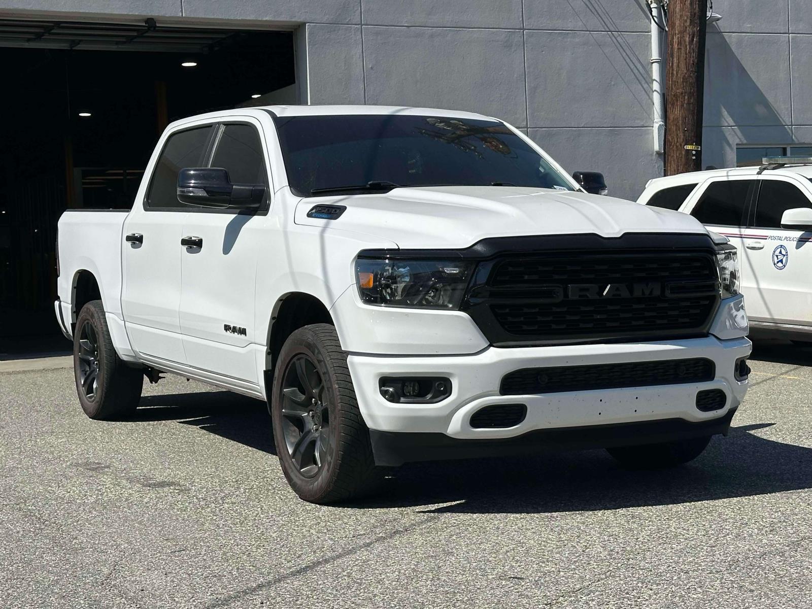 2023 RAM 1500 Big Horn/Lone Star 4x4 Crew Cab 5'7's photo