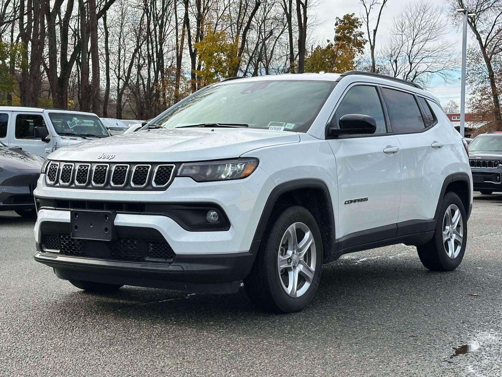 2023 Jeep Compass Latitude photo 2