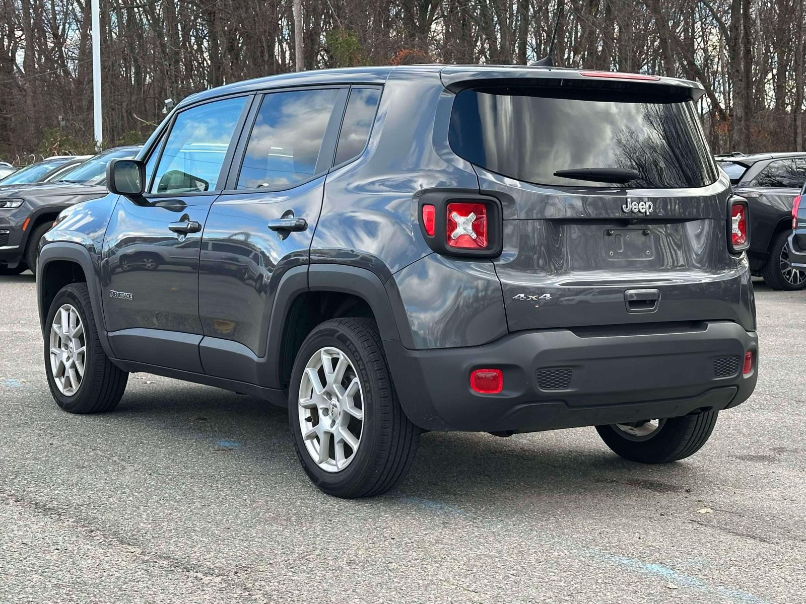 2023 Jeep Renegade Latitude photo 3