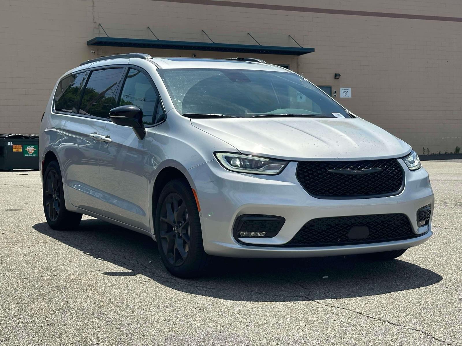 2026 Chrysler Pacifica Limited AWD's photo