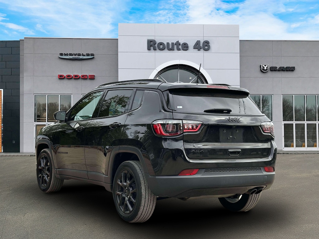 Used 2022 Jeep Compass Altitude 4x4 Sport Utility