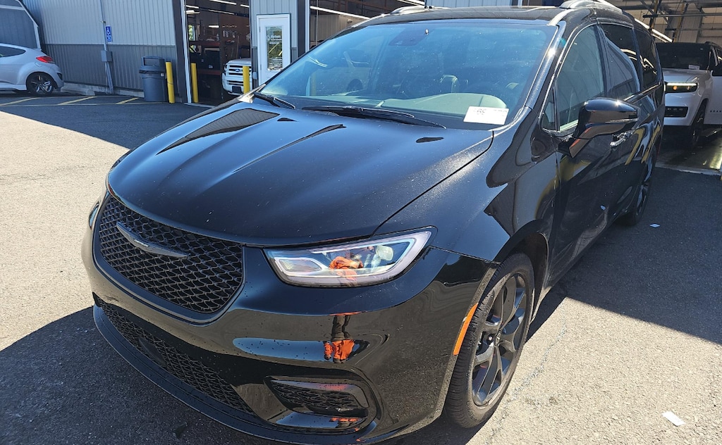 Used 2025 Chrysler Pacifica Limited FWD Mini-van, Passenger