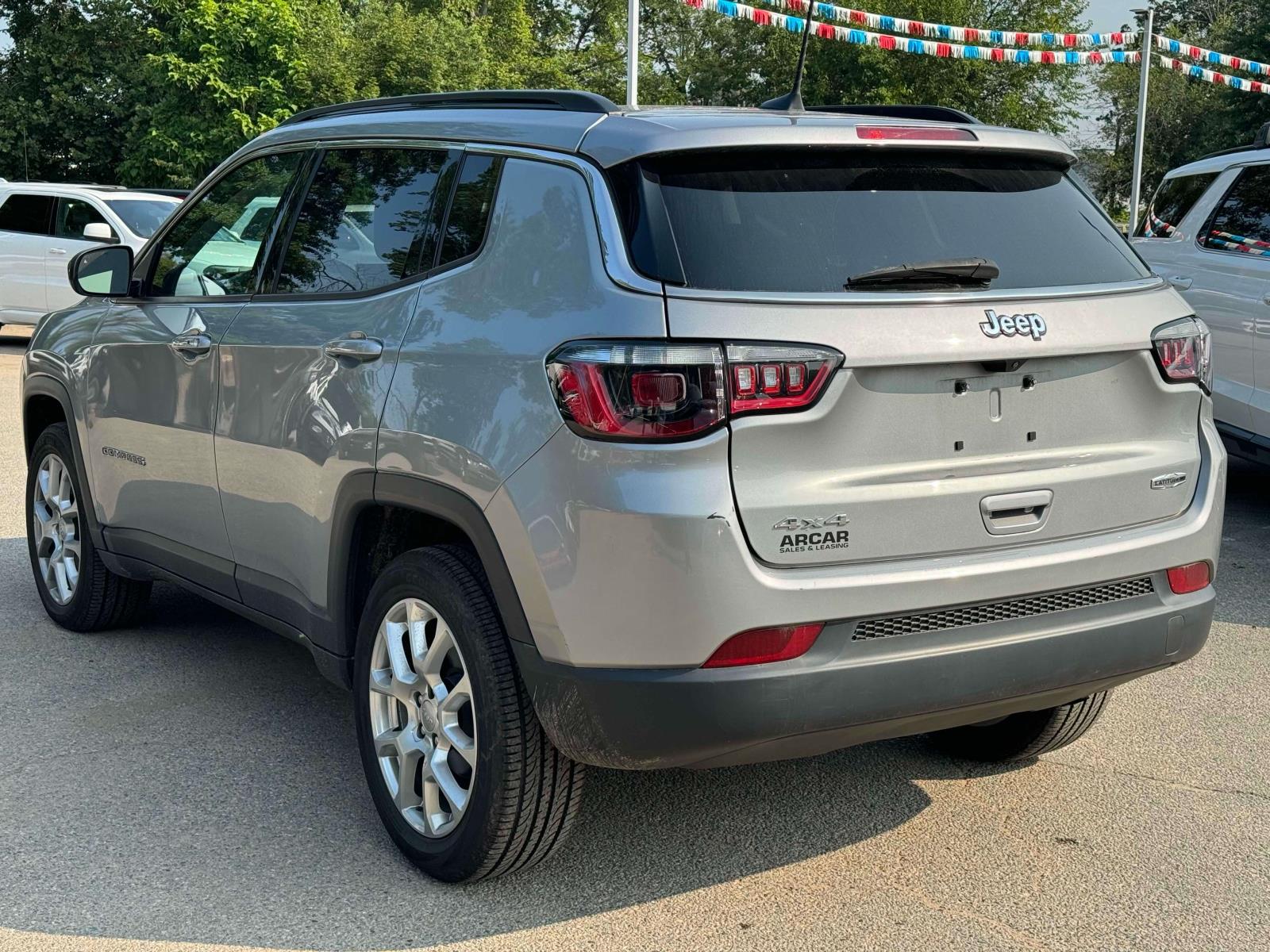 2022 Jeep Compass Latitude Lux photo 3
