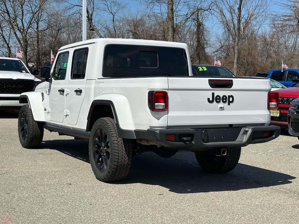 Used 2025 Jeep Gladiator Nighthawk 4x4 *Ltd Avail* Crew Cab Pickup