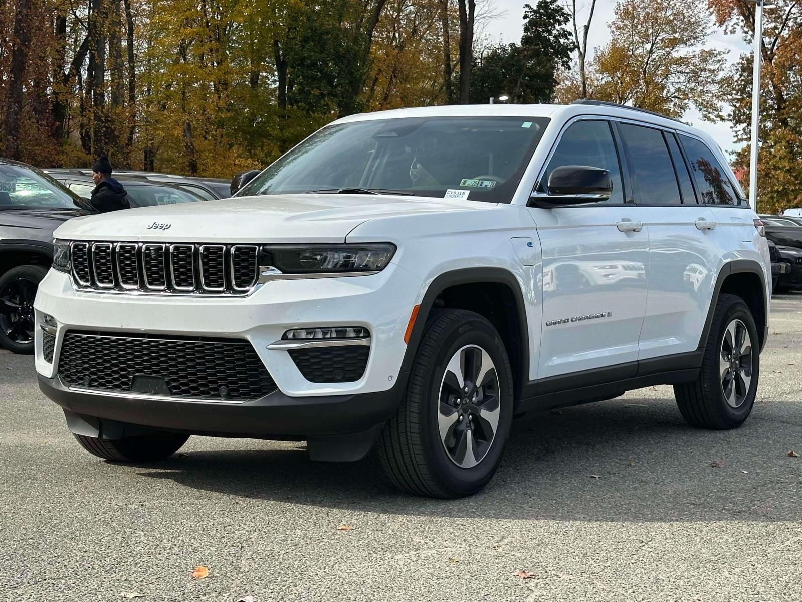 2023 Jeep Cherokee 4xe photo 2