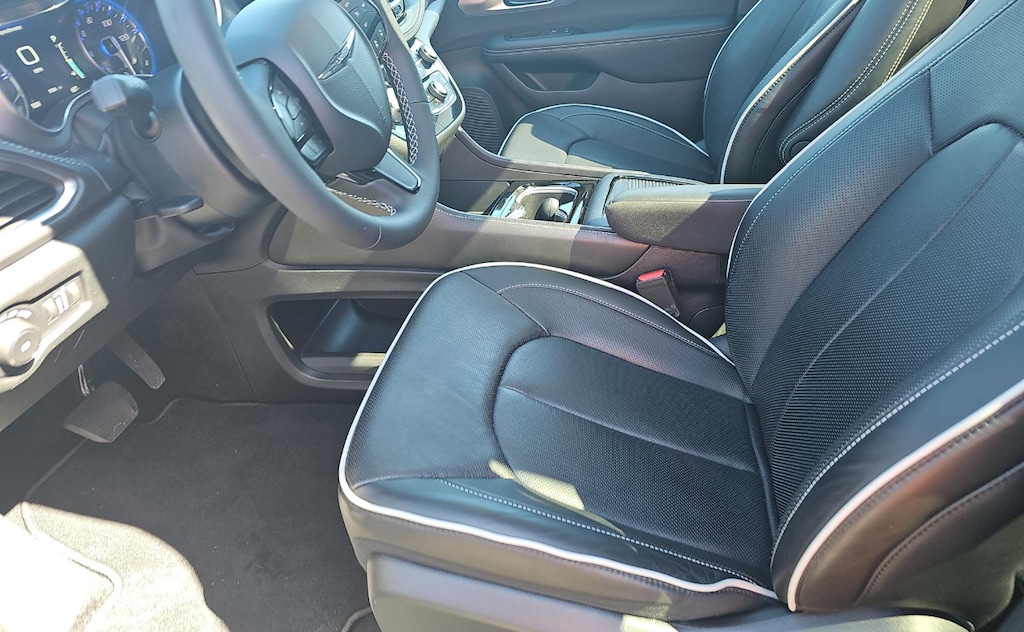Used 2025 Chrysler Pacifica Limited FWD Mini-van, Passenger