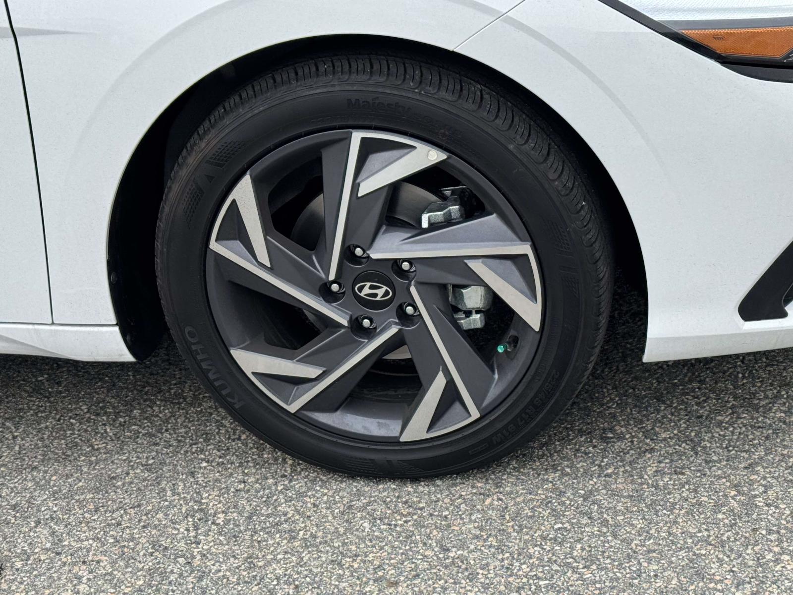 2025 Hyundai Elantra SEL - Photo 6
