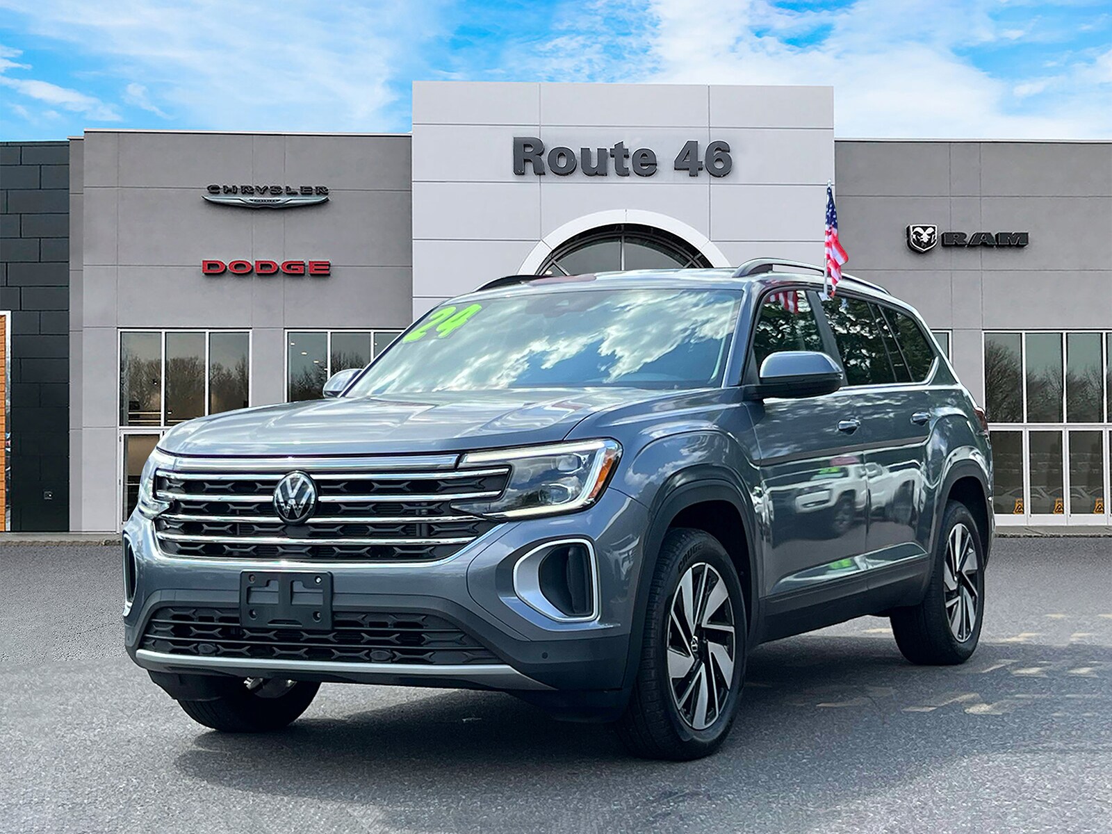 2024 Volkswagen Atlas SE Technology photo 2