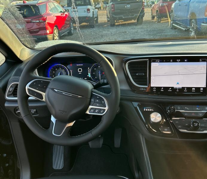 Used 2027 Chrysler Pacifica Limited AWD Mini-van, Passenger