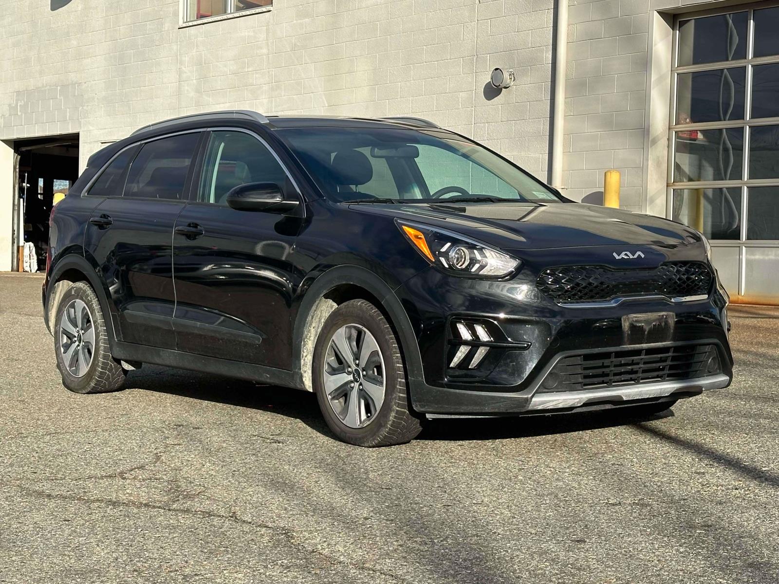 2022 Kia Niro LX's photo