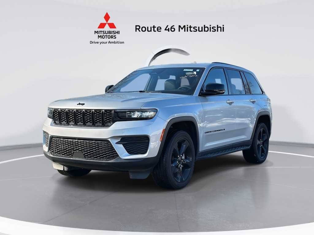 Used 2024 Jeep Grand Cherokee Laredo SUV