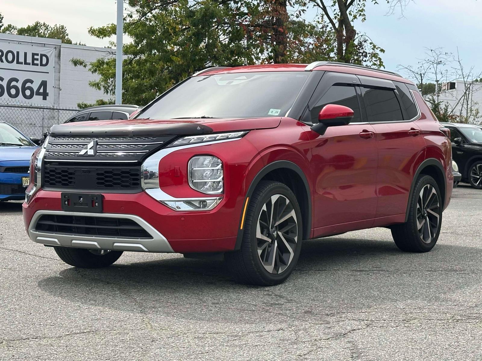 2023 Mitsubishi Outlander SEL photo 2