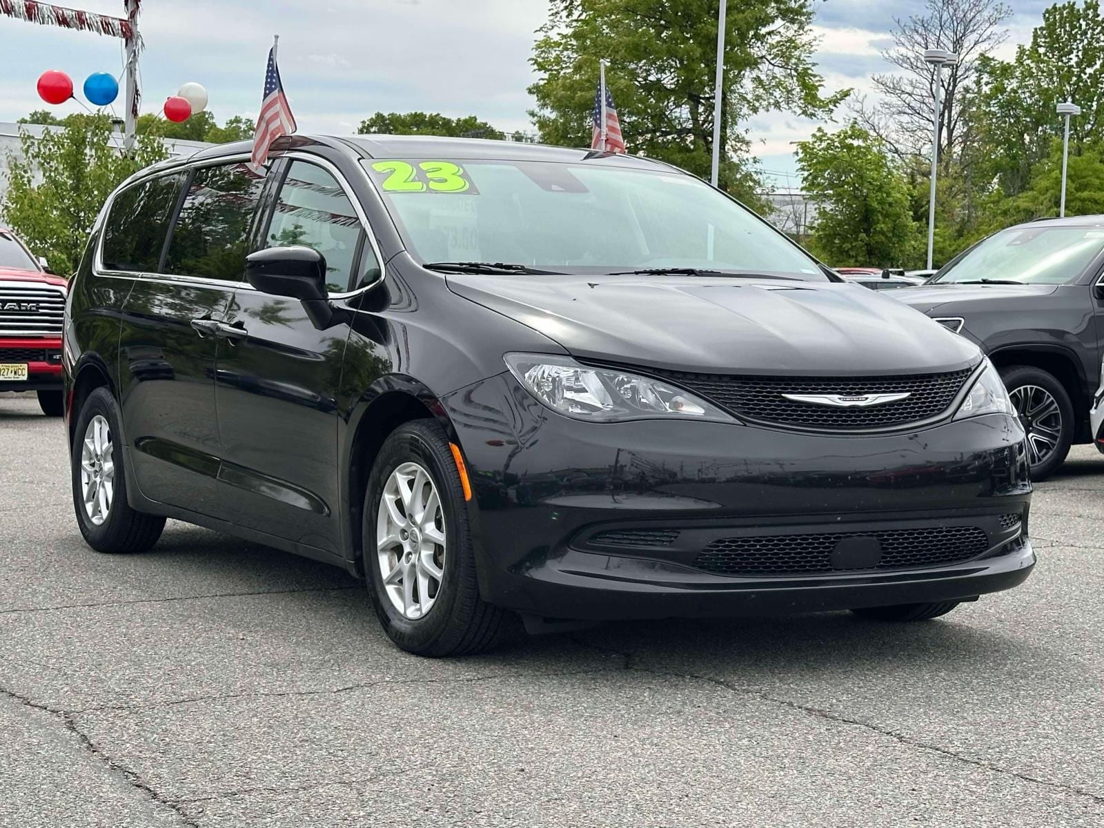 2023 Chrysler Voyager LX's photo
