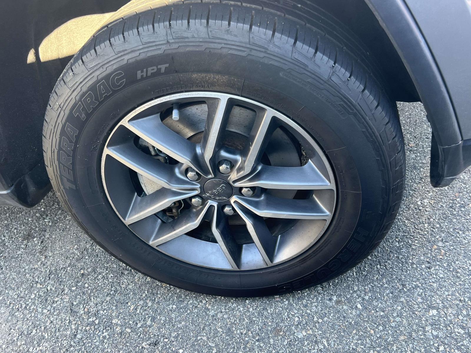 2021 Jeep Grand Cherokee Limited photo 3