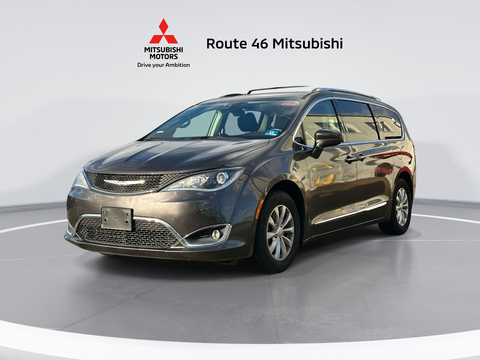 2018 Chrysler Pacifica Touring L photo 2