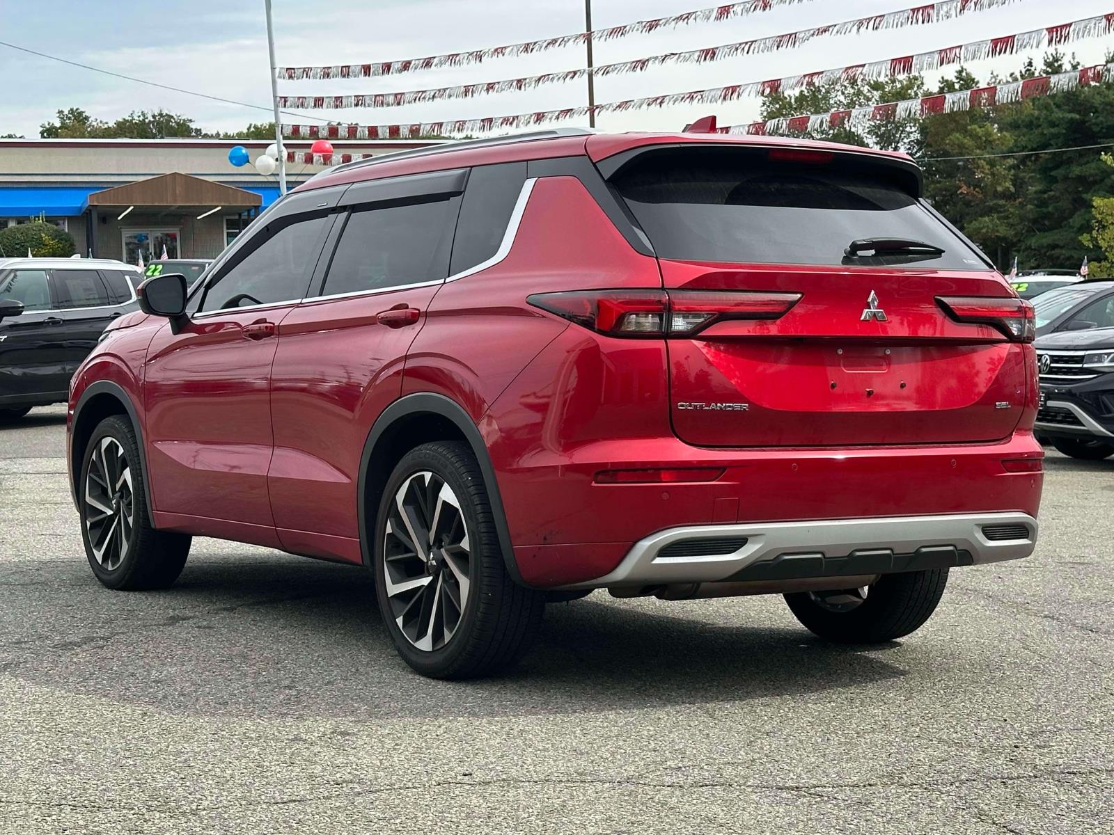 2023 Mitsubishi Outlander SEL photo 3
