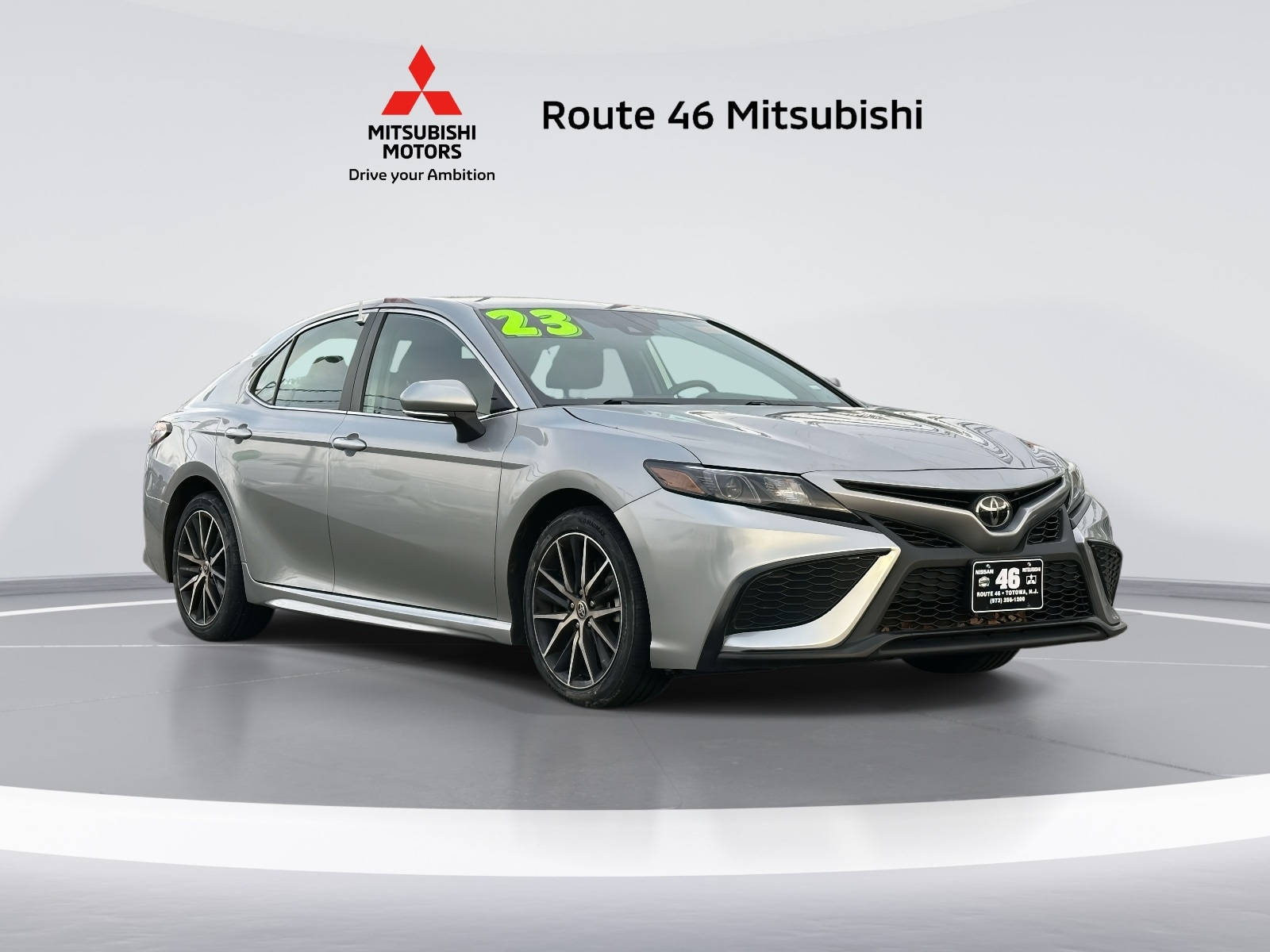 2023 Toyota Camry SE's photo