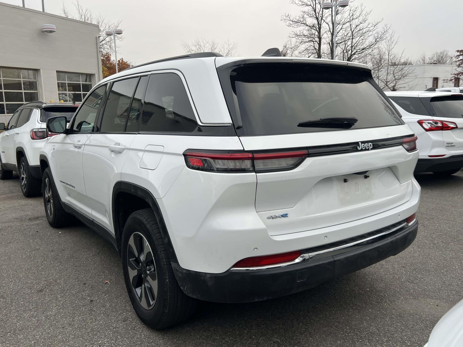 2024 Jeep Cherokee Limited 4xe photo 3