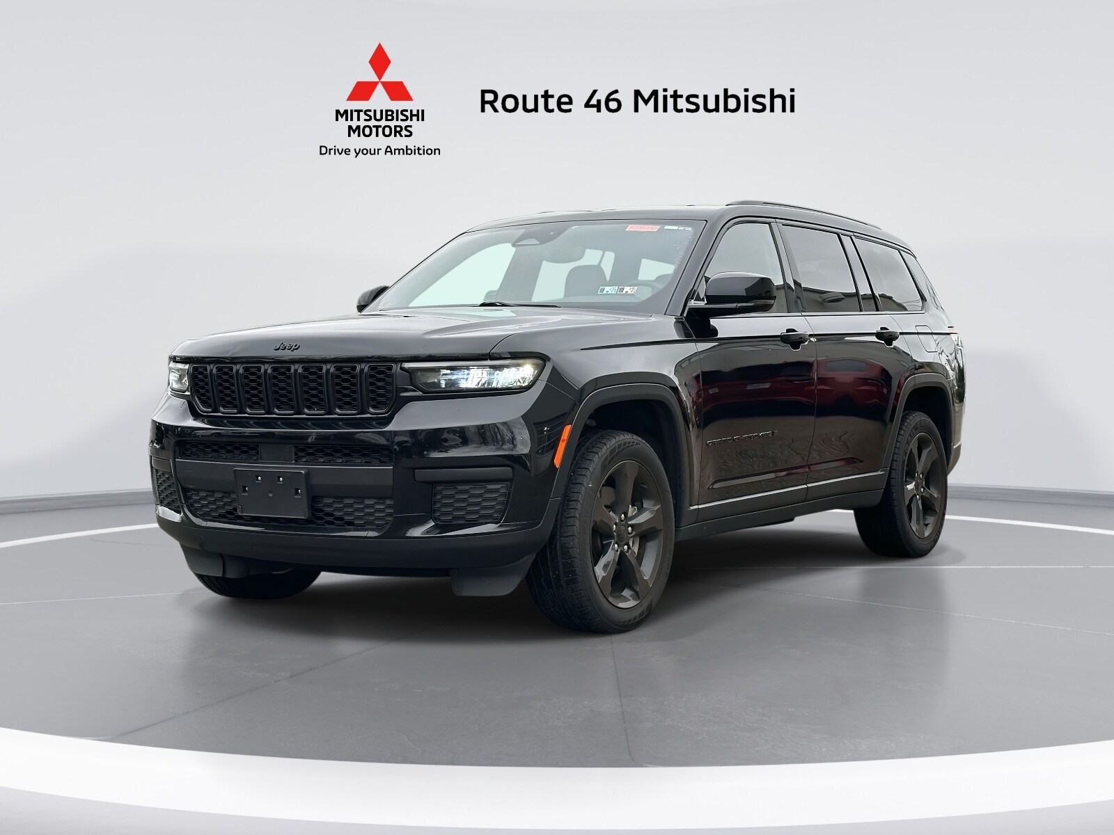 2023 Jeep Grand Cherokee Laredo Altitude photo 2