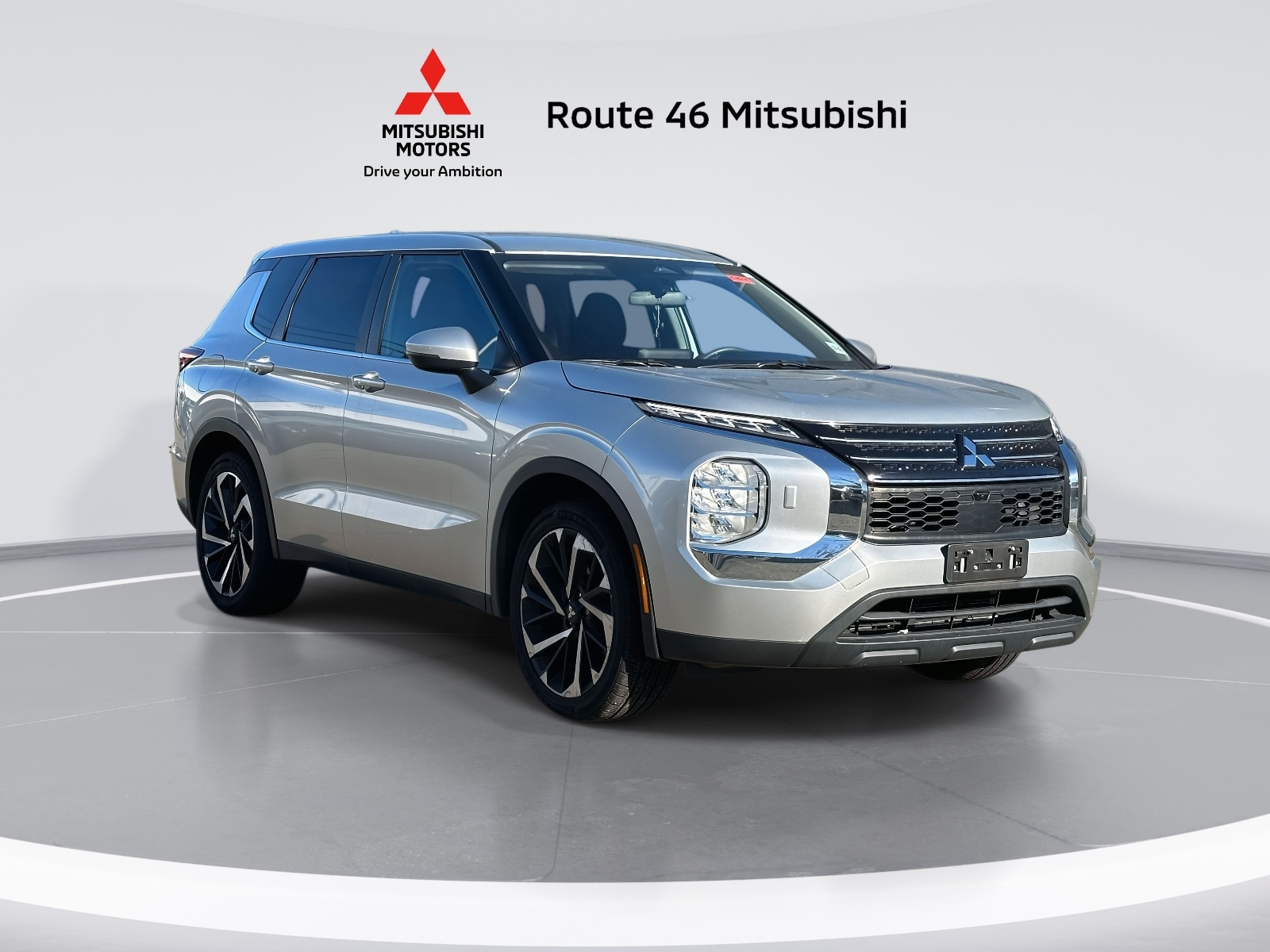 2022 Mitsubishi Outlander ES's photo