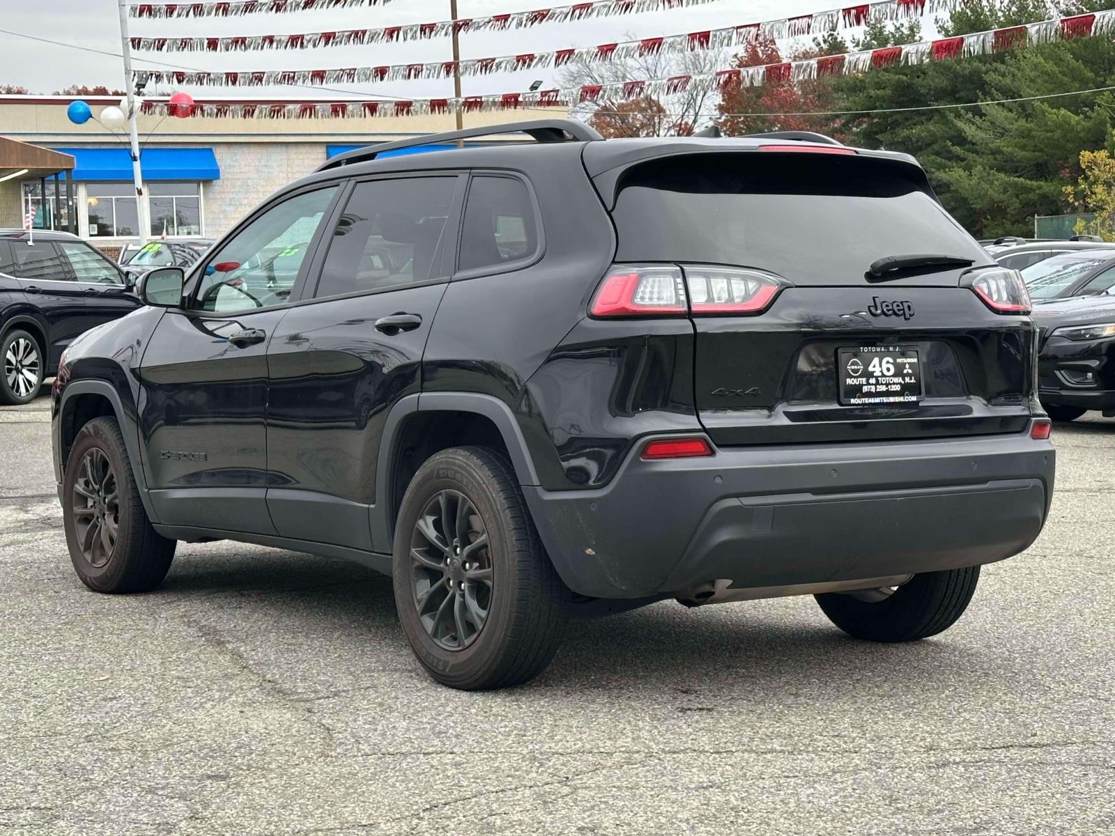 2023 Jeep Cherokee Altitude Lux photo 2