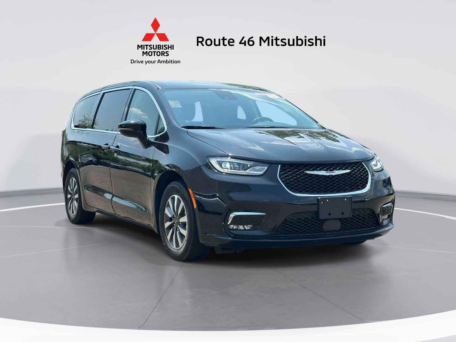 2024 Chrysler Pacifica Hybrid Select PHEV's photo