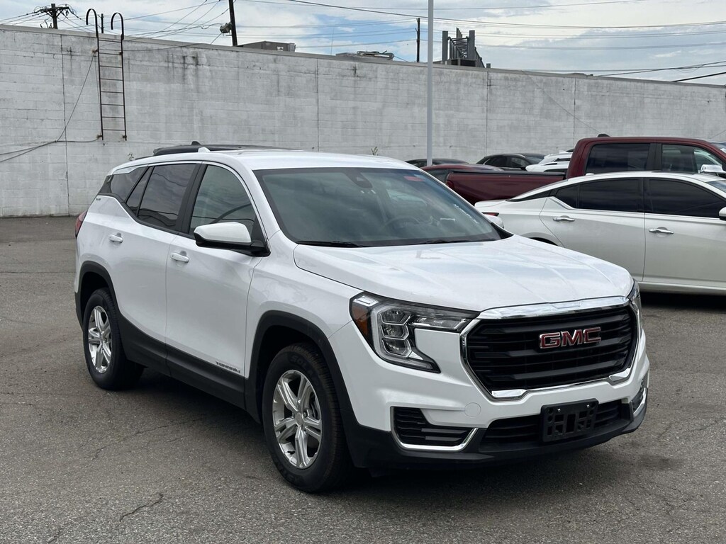 Used 2024 GMC Terrain SLE SUV