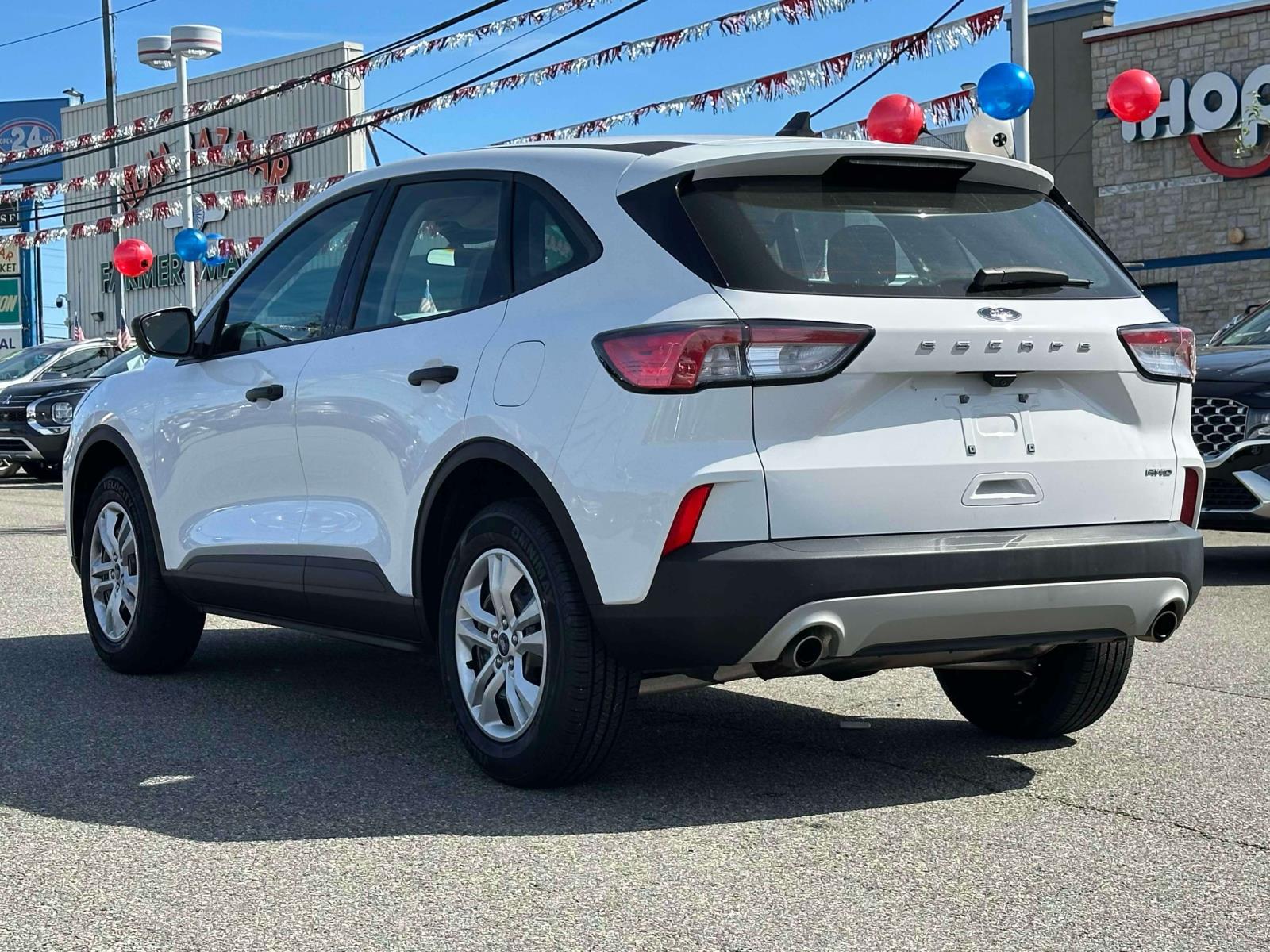 2022 Ford Escape S photo 2