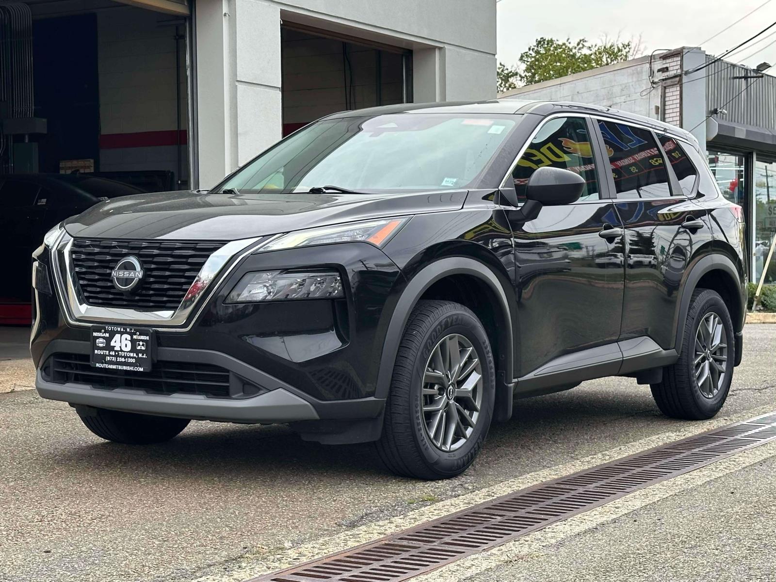 2022 Nissan Rogue S photo 2