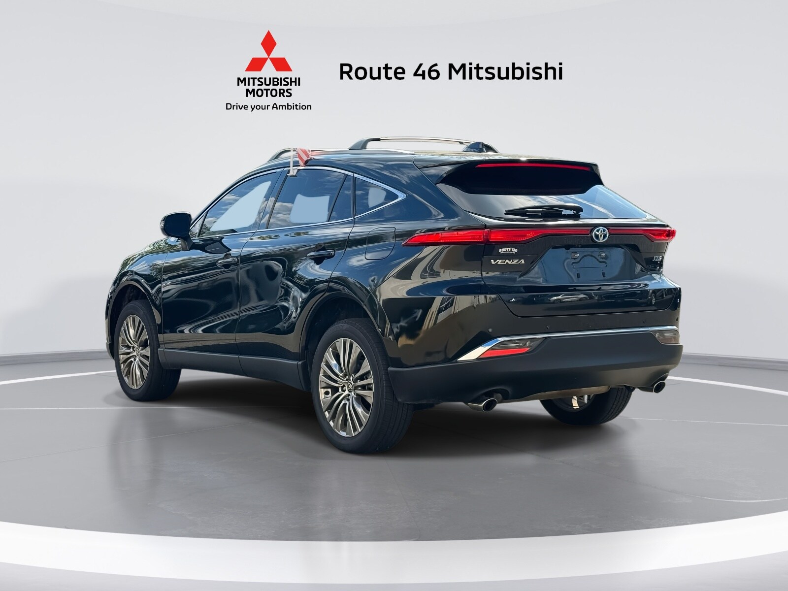 2024 Toyota Venza XLE photo 3