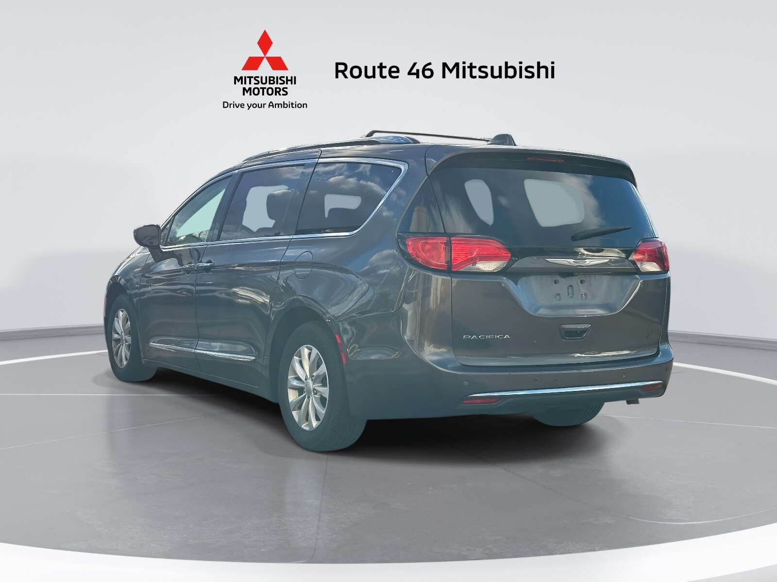 2018 Chrysler Pacifica Touring L photo 3