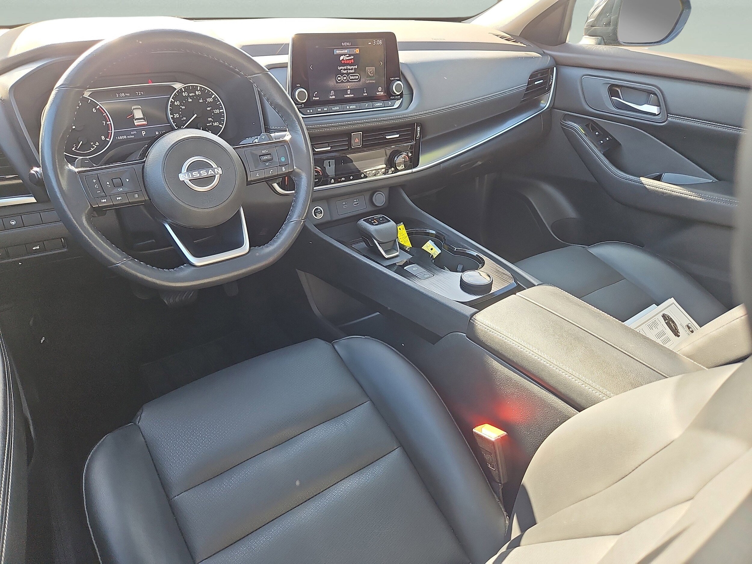 2022 Nissan Rogue SV photo 2