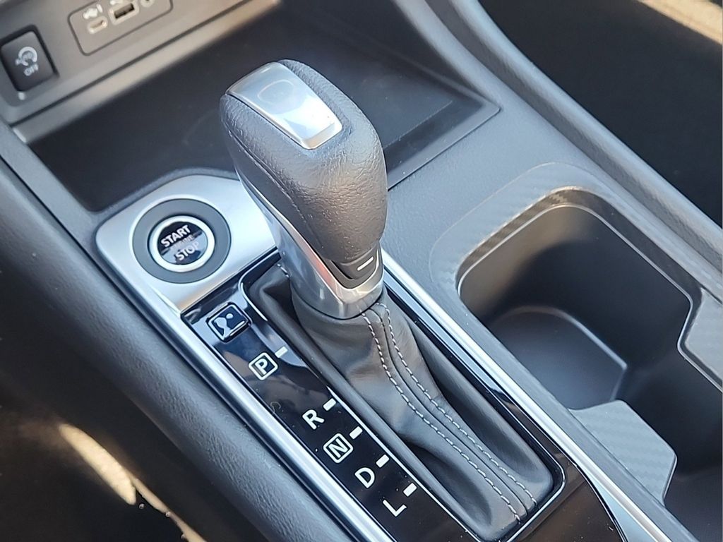 2025 Nissan Sentra SV - Photo 14