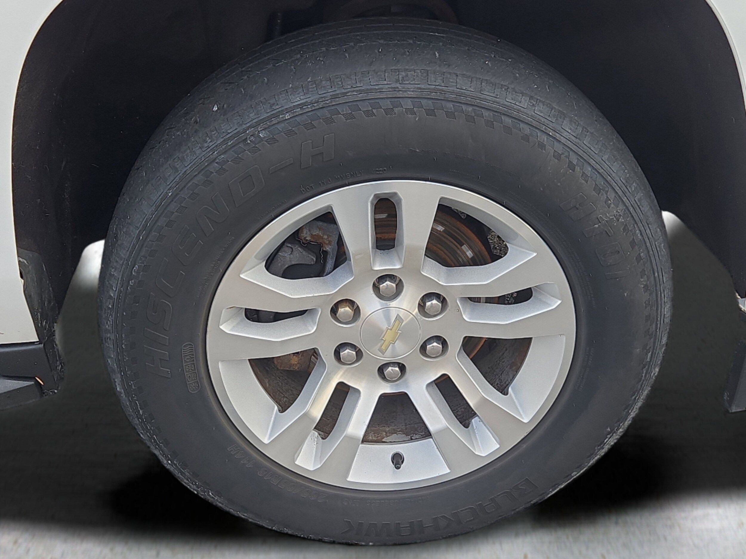 2017 Chevrolet Tahoe LT photo 3