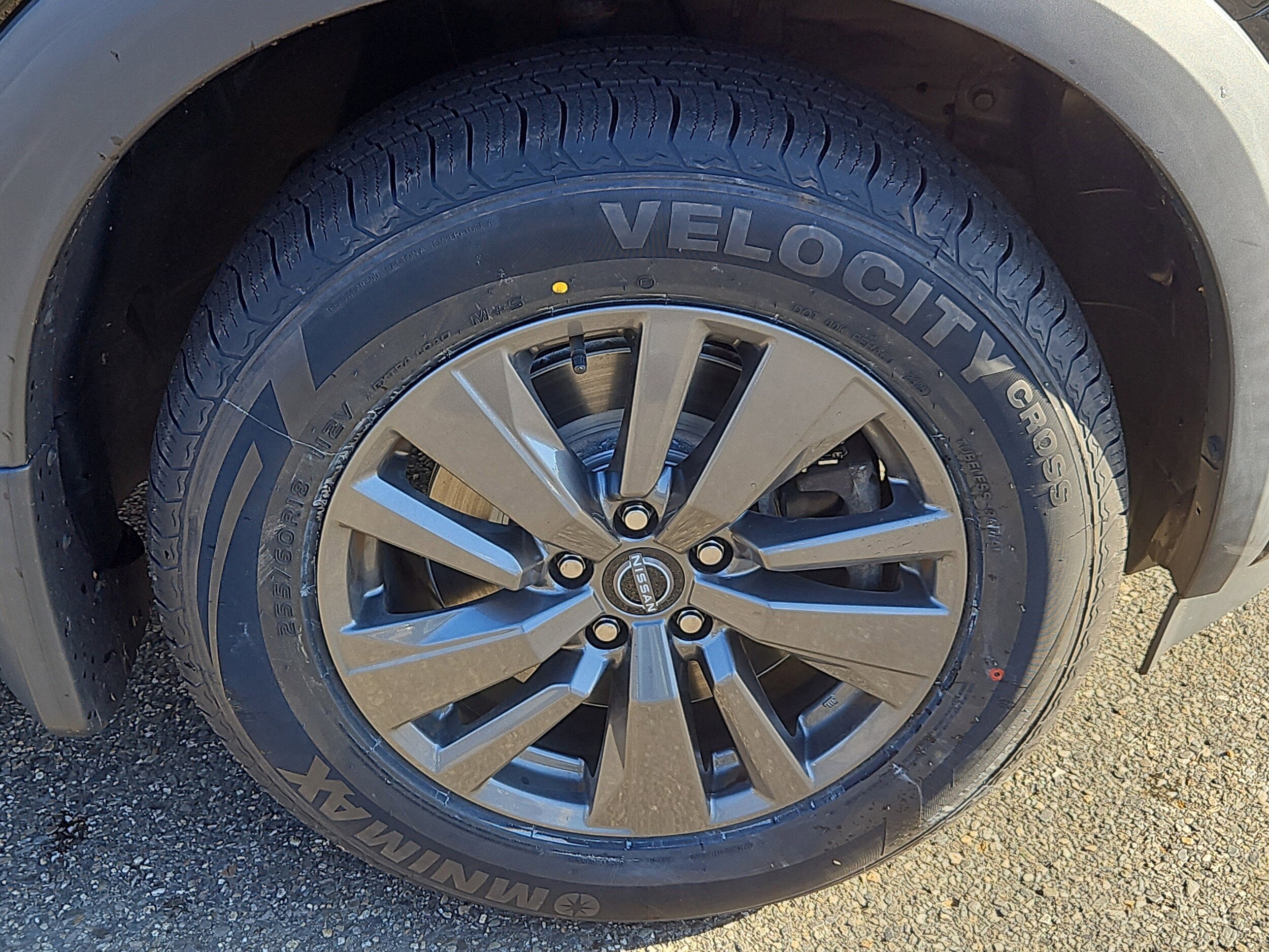 2022 Nissan Pathfinder SV photo 3