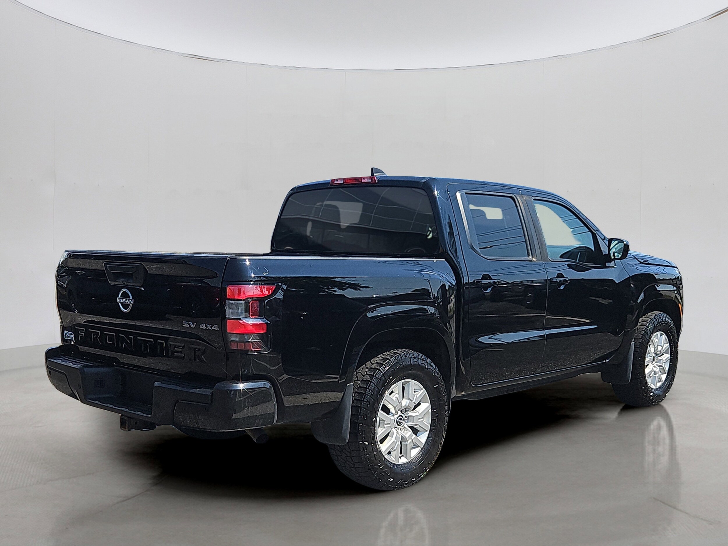 2022 Nissan Frontier SV photo 2