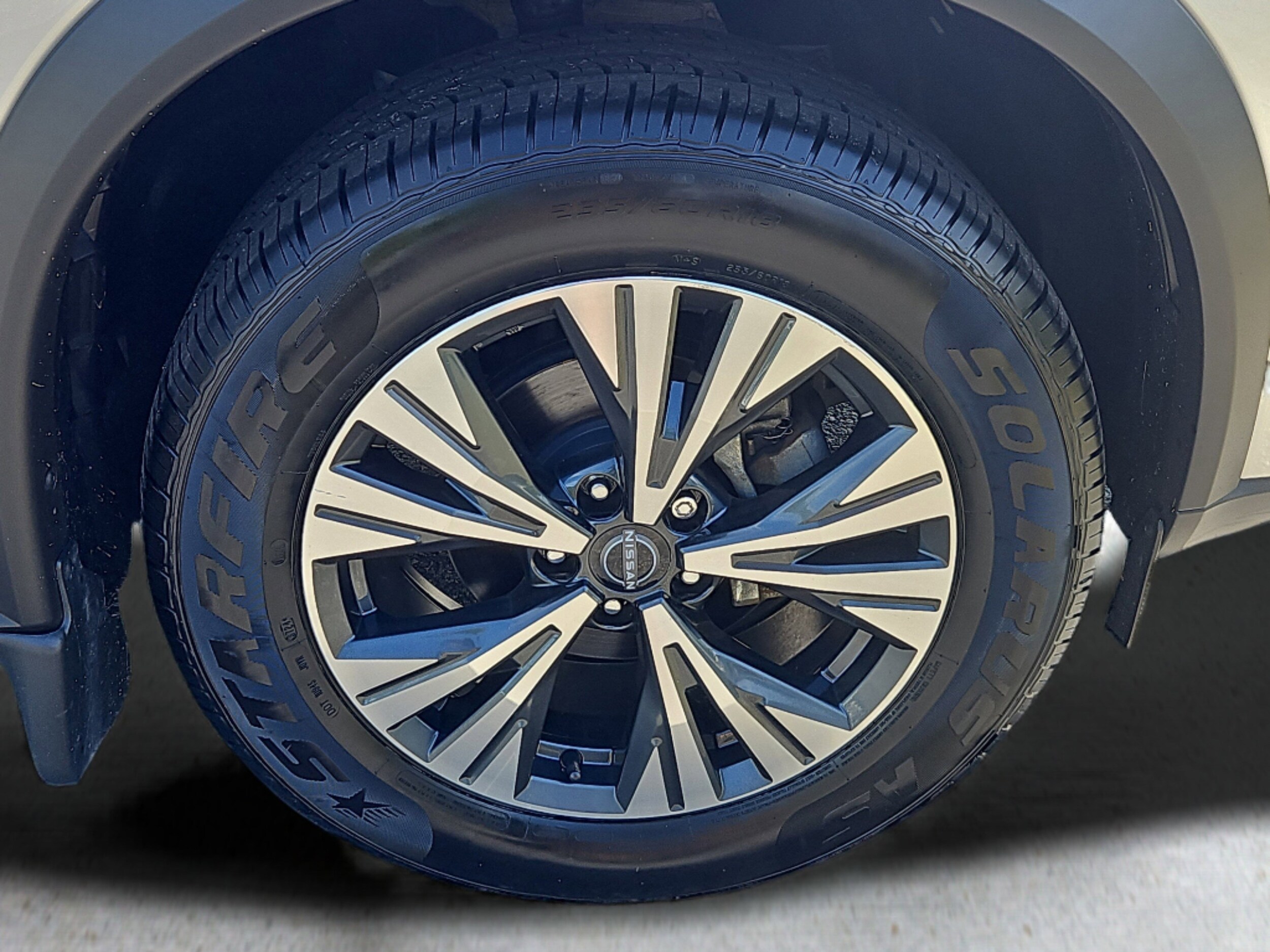 2023 Nissan Rogue SV photo 2