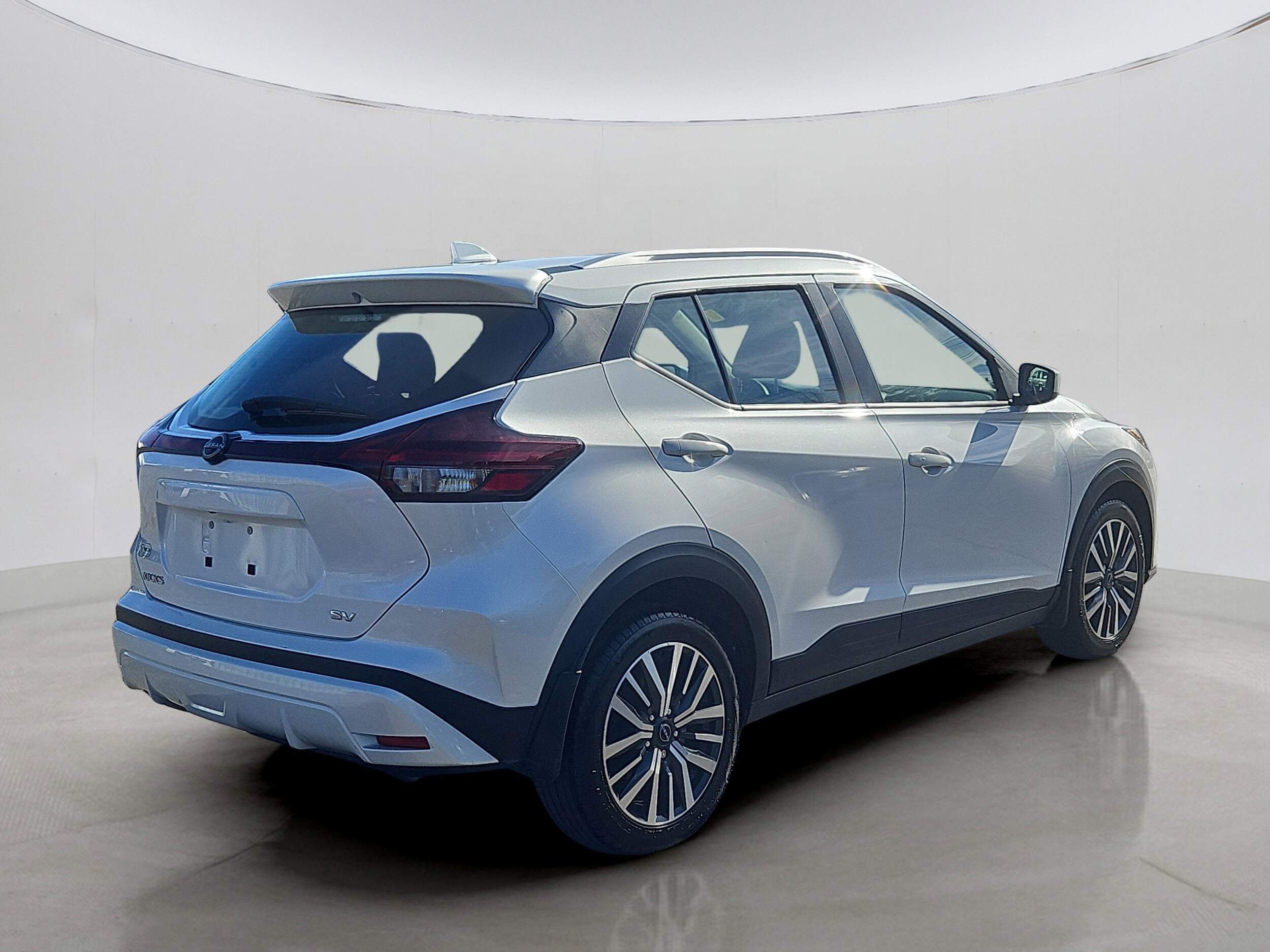 2022 Nissan Kicks SV photo 2