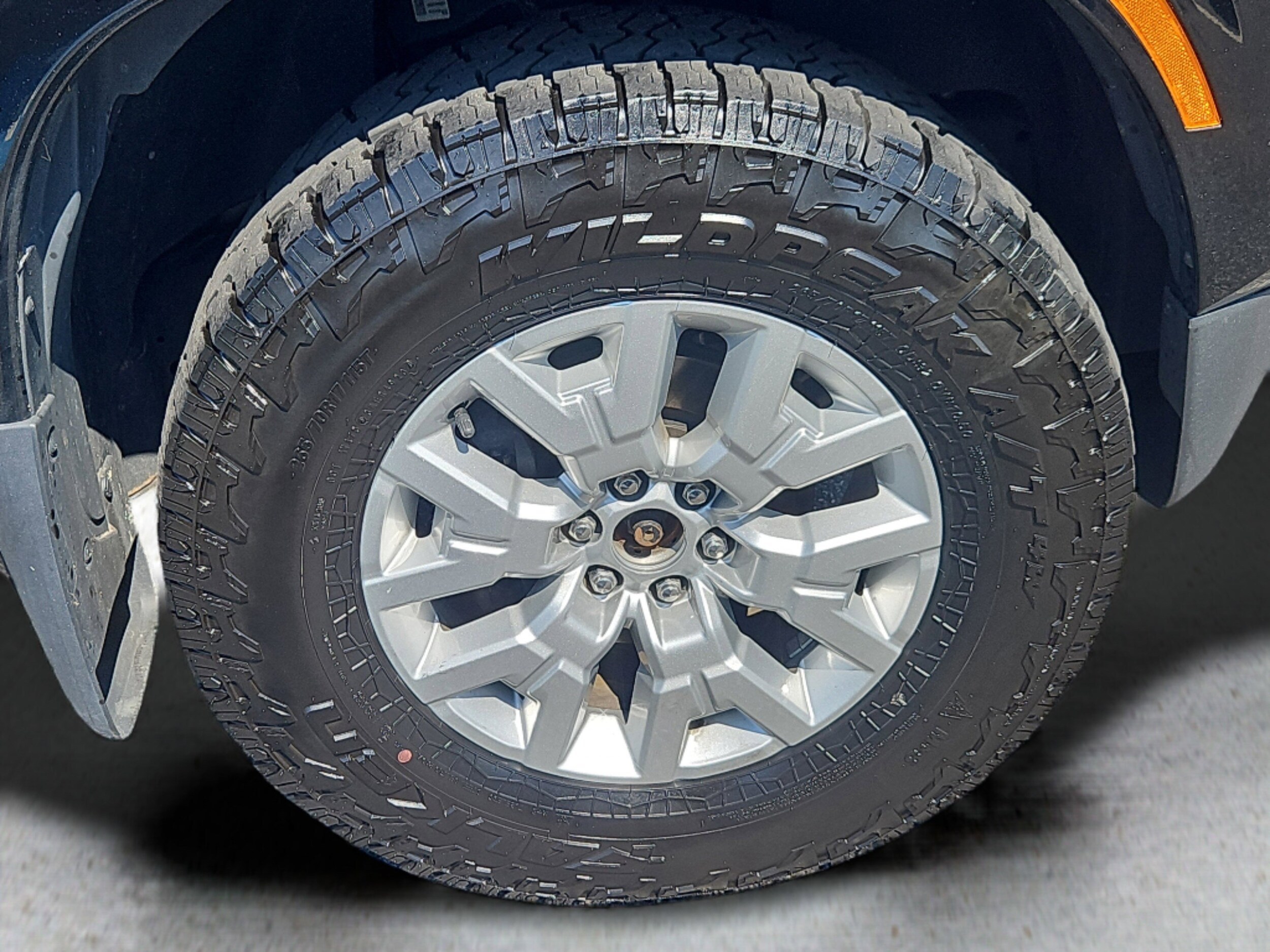 2022 Nissan Frontier SV photo 3