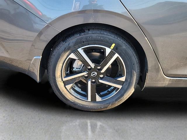 2025 Nissan Sentra SV photo 3