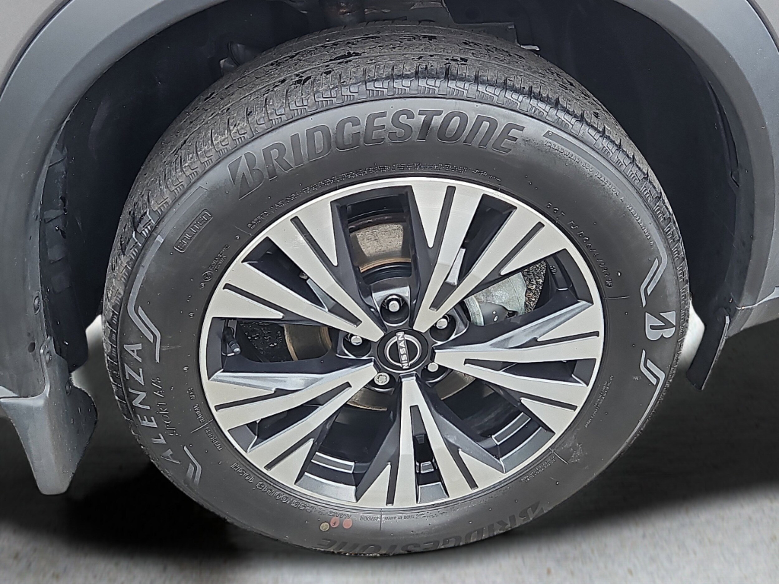 2023 Nissan Rogue SV photo 3