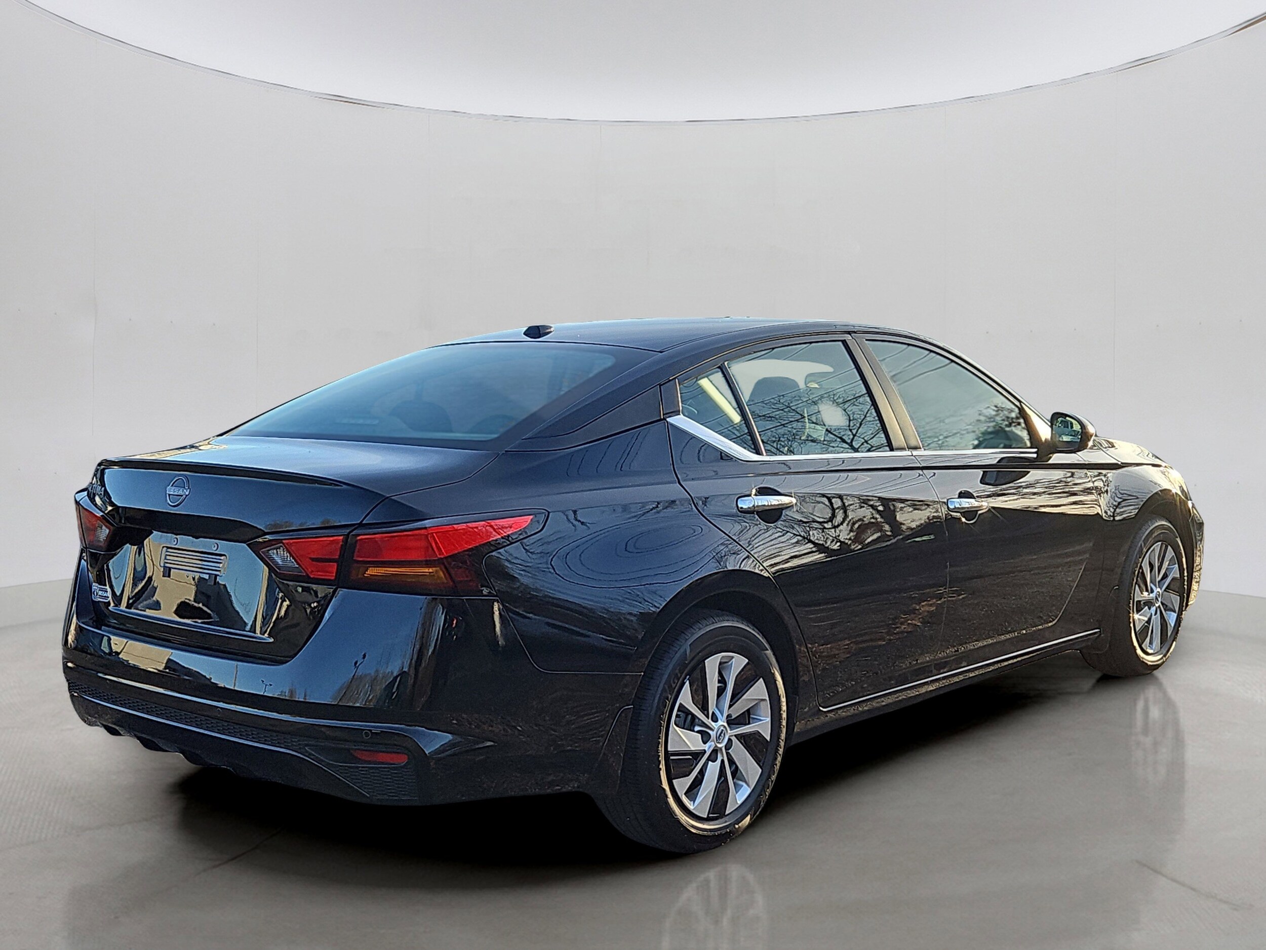 2025 Nissan Altima S photo 2