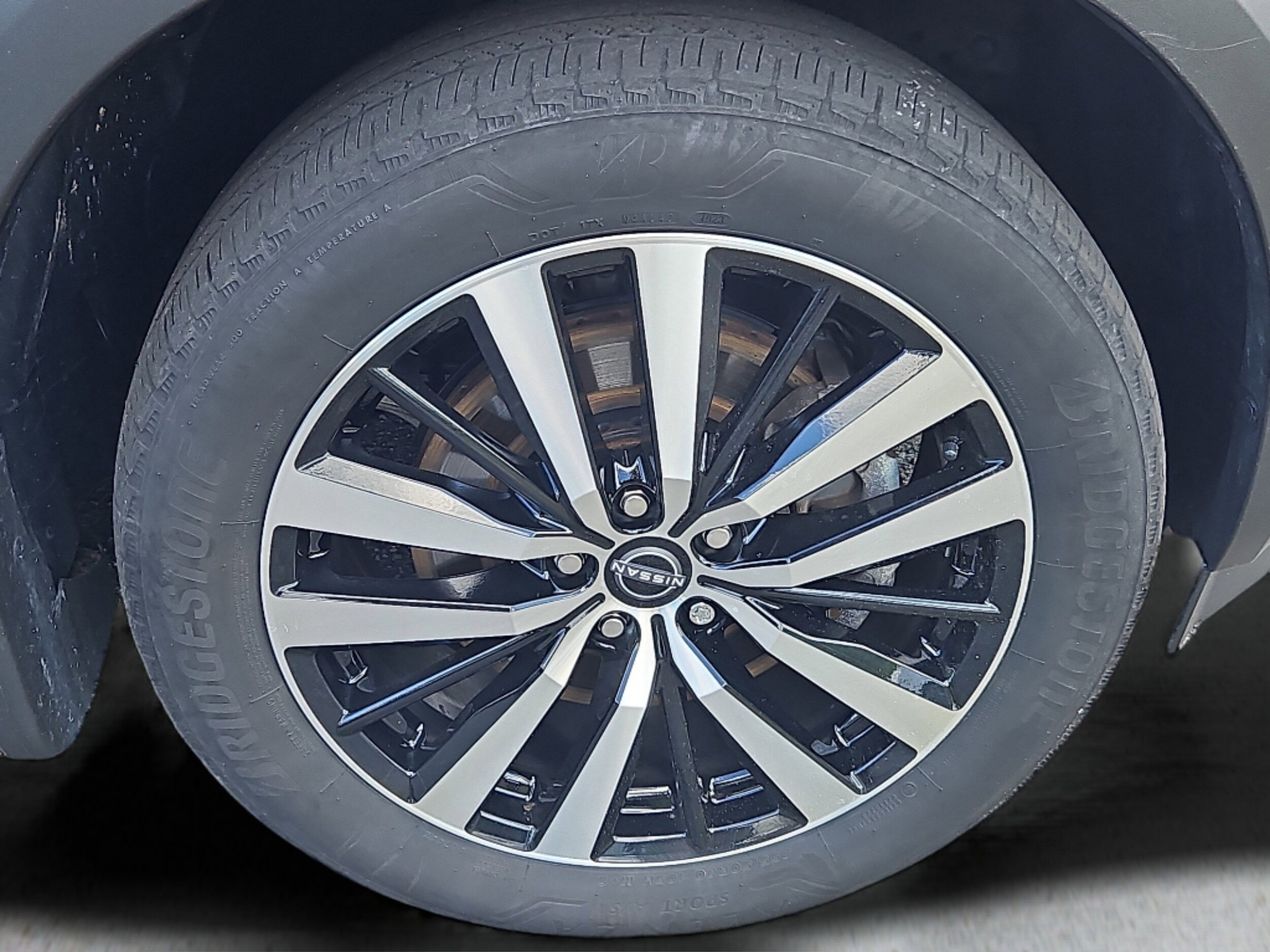 2023 Nissan Pathfinder Platinum photo 3