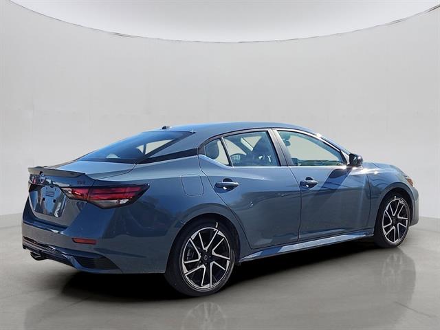 2025 Nissan Sentra SR photo 2