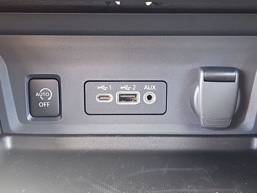 2025 Nissan Sentra SR - Photo 8