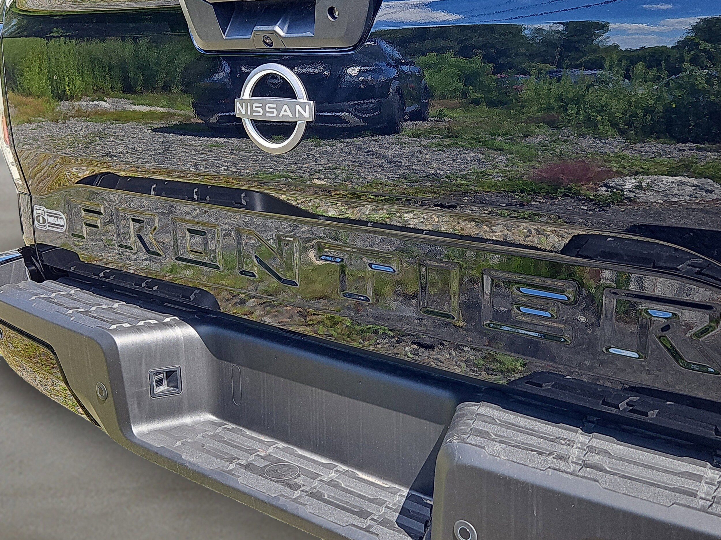 2025 Nissan Frontier SV photo 2