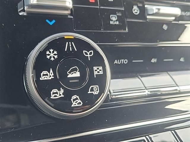 2025 Nissan Armada SL - Photo 11
