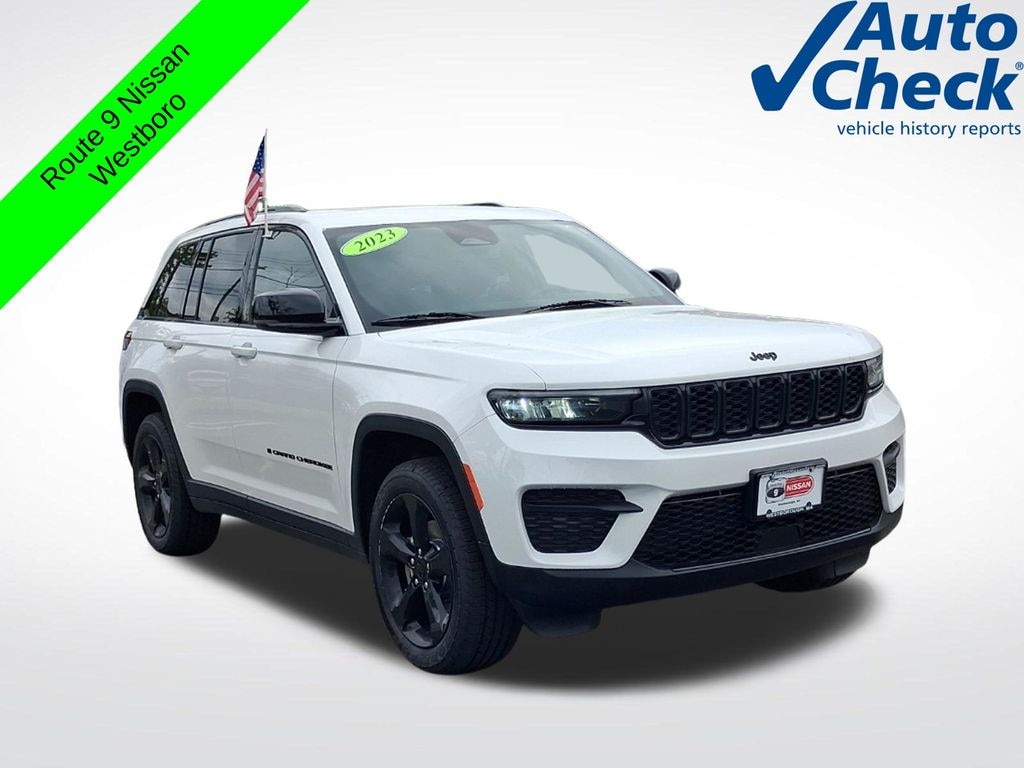 Used 2023 Jeep Grand Cherokee Laredo SUV