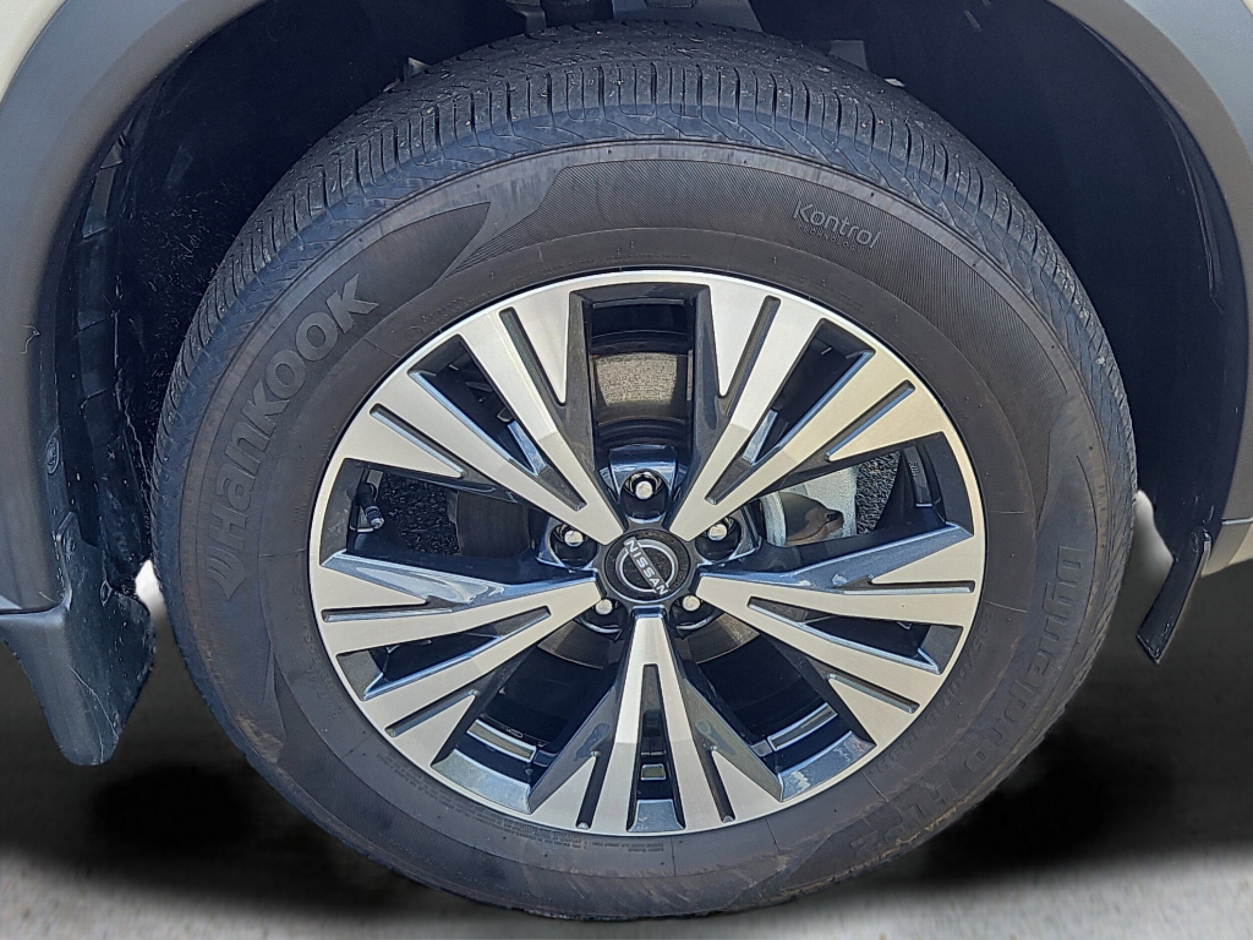 2023 Nissan Rogue SV photo 3