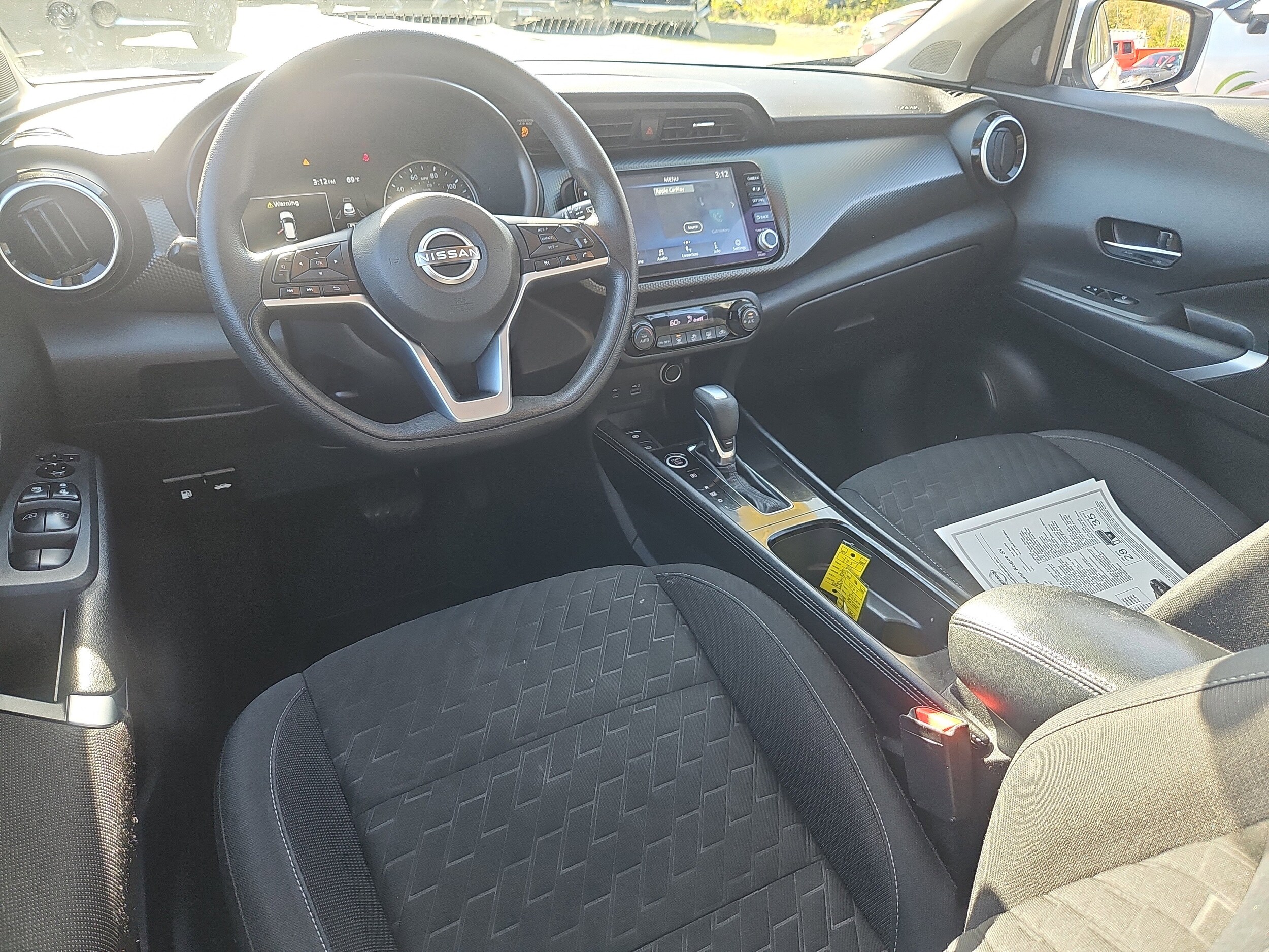 2022 Nissan Kicks SV photo 2